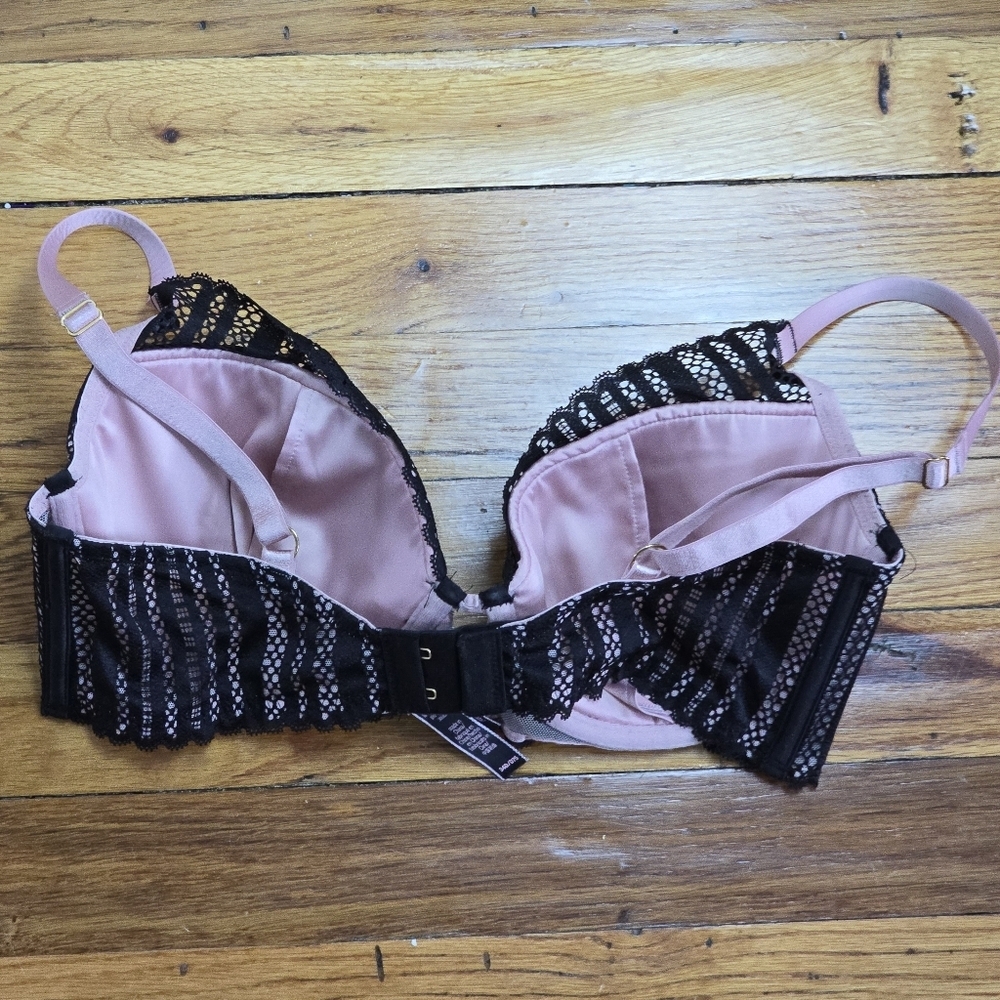 Victoria's Secret Lined Plunge Bra 34D - Picture 2 of 7